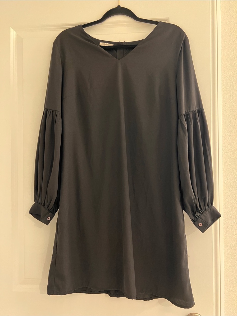Maurices Black Balloon Sleeve V Neck Shift Mini Dress - Size Medium